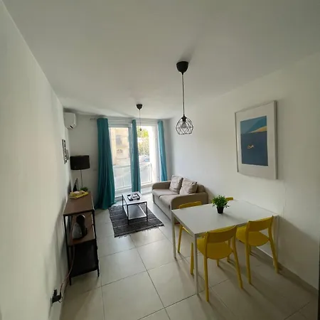 Modern In Central St Julians Διαμέρισμα *