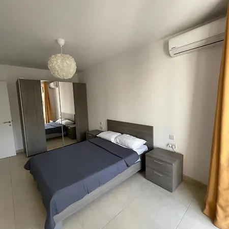 Modern In Central St Julians Διαμέρισμα